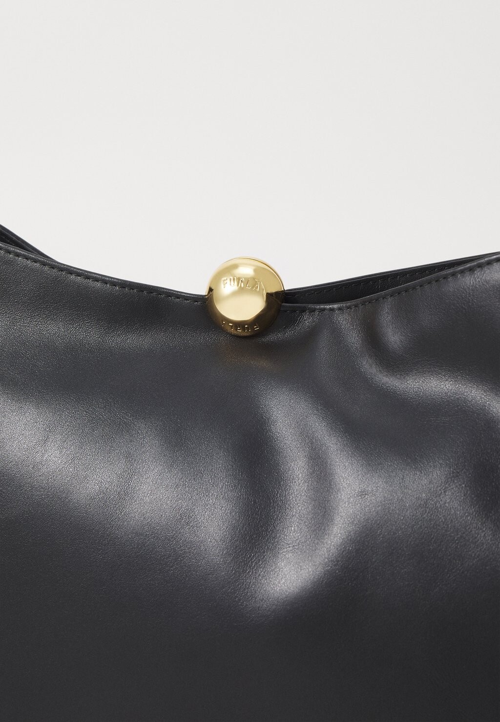 

Сумка SFERA SOFT SHOULDER BAG Furla, черный