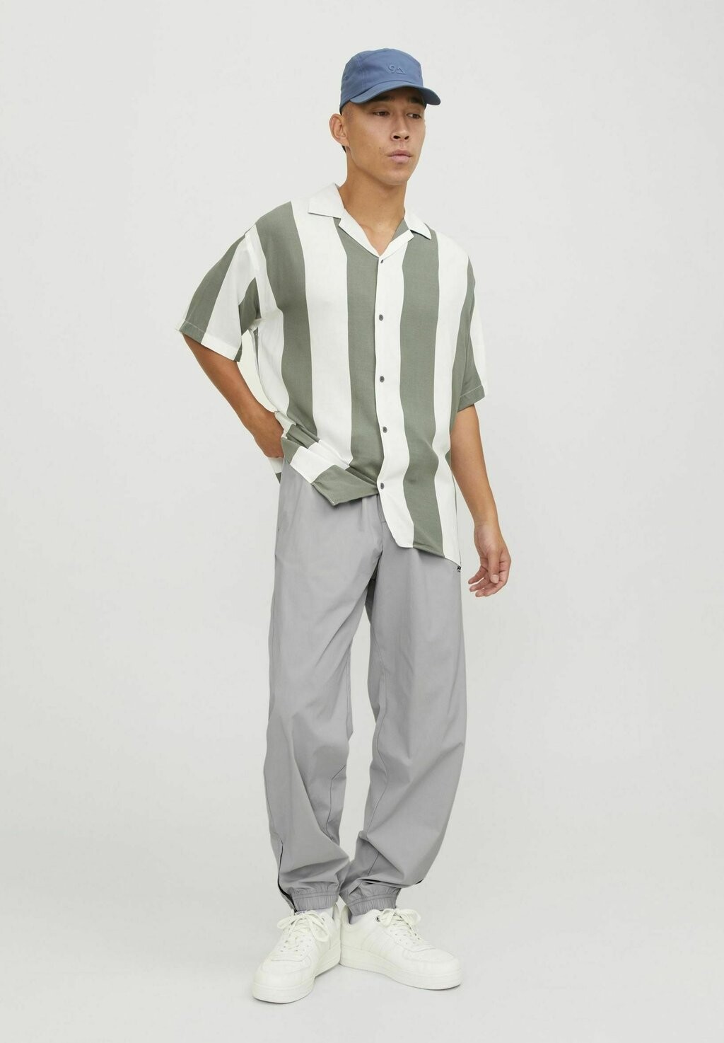 

Спортивные брюки LOOSE FIT Jack & Jones, серый