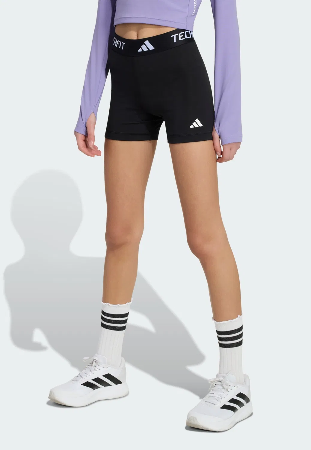 Узкие спортивные шорты Adidas Sportswear черного цвета — фото 2