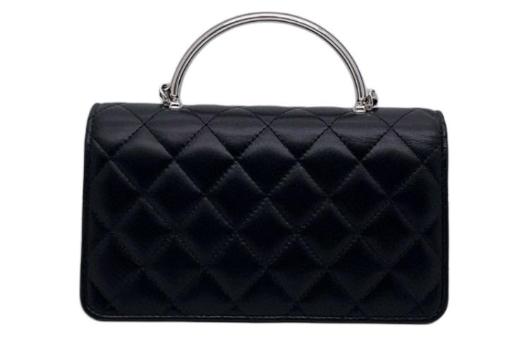 CHANEL Сумка через плечо и кросс-боди женская черная из овчины с серебряной металлической клапаном — фото 3