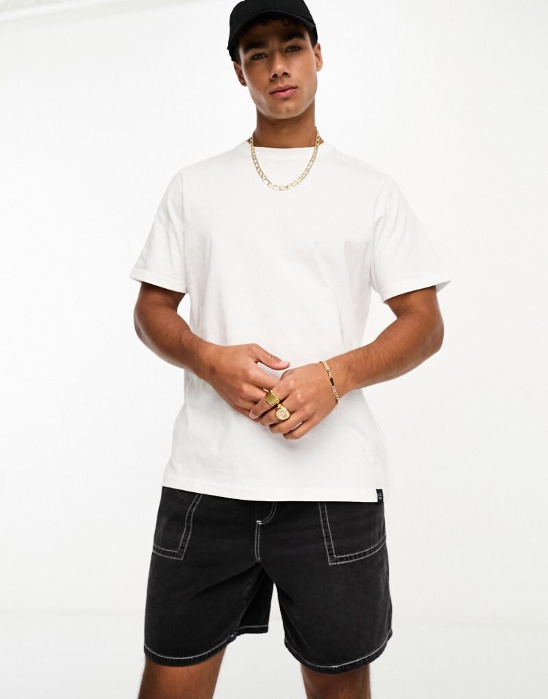 

Белая базовая футболка Pull&Bear