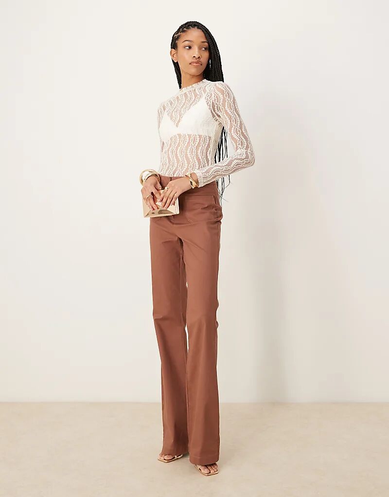 

ASOS DESIGN Высокие расклешенные брюки коричневого цвета с накладным карманом