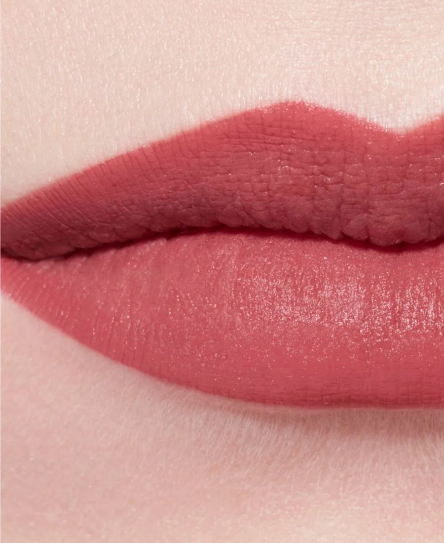 Матовая бархатная помада Rouge Allure Velvet Luminous Matte Lip Color, 0,12 унции CHANEL, 63 Essentielle — фото 4