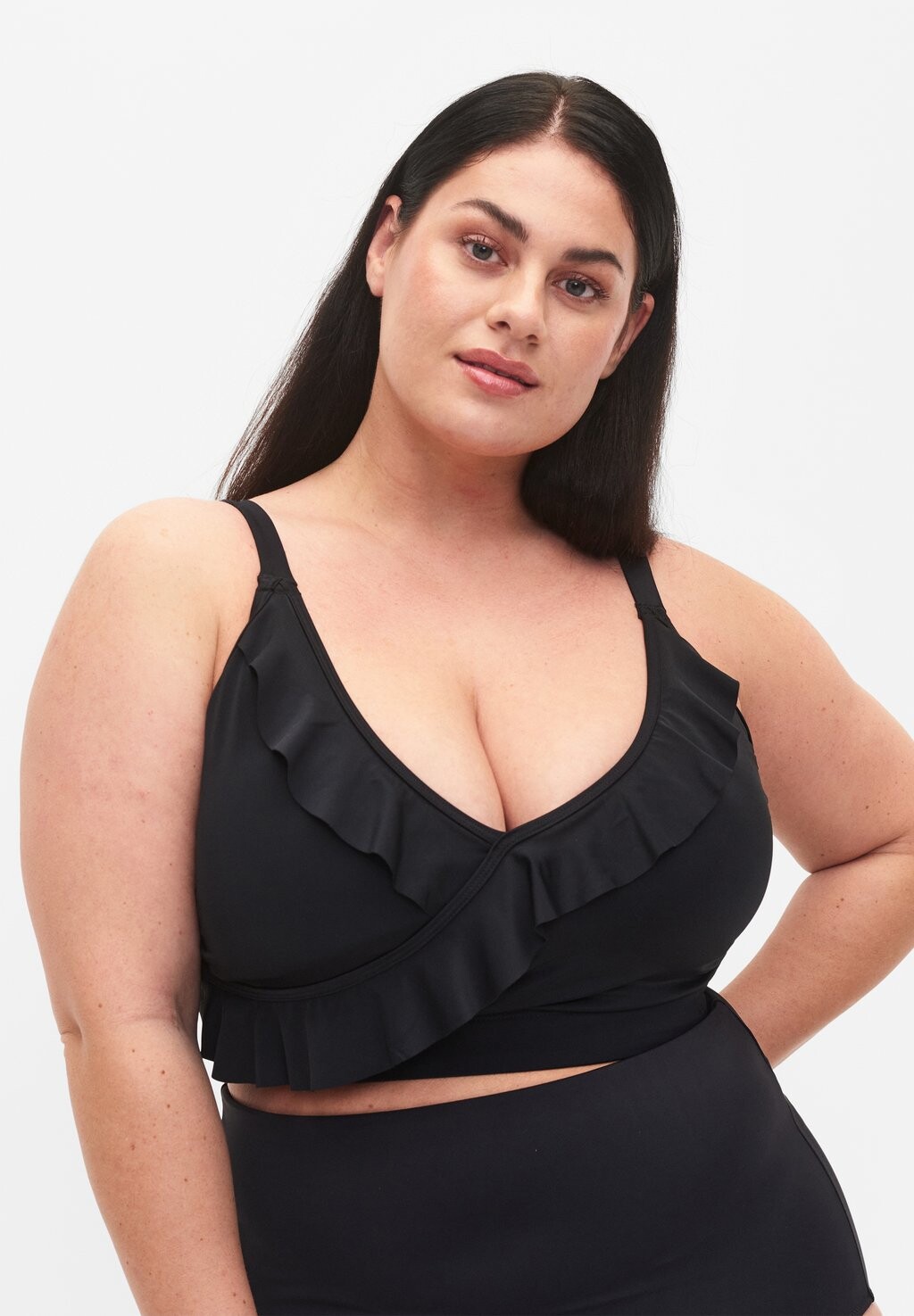 

Верх бикини WITH RUFFLES AND REMOVABLE PADS Zizzi, цвет black