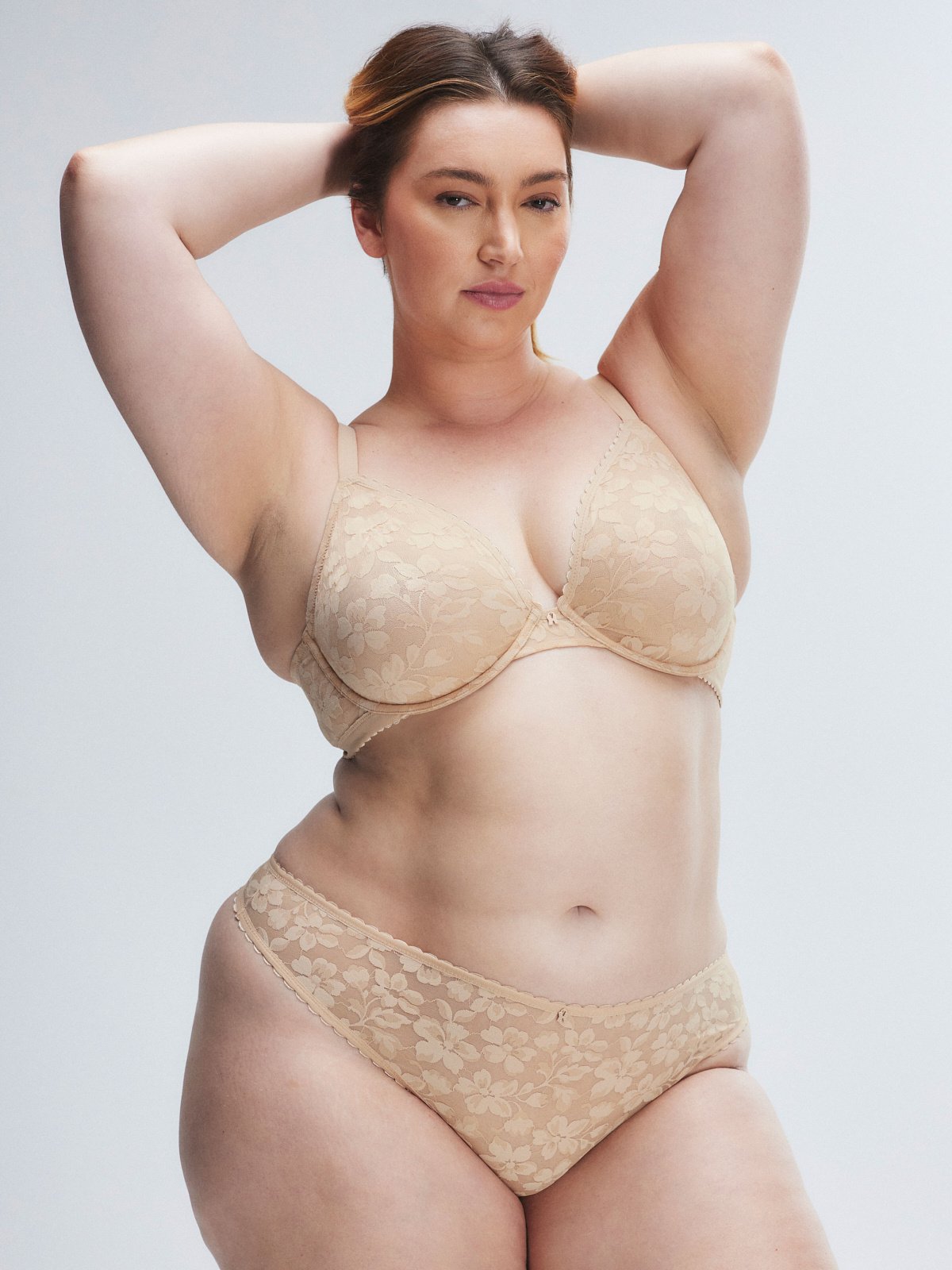 

Бюстгальтер с глубоким вырезом Savage X Fenty Lavish Lace Unlined, цвет Honey Nude