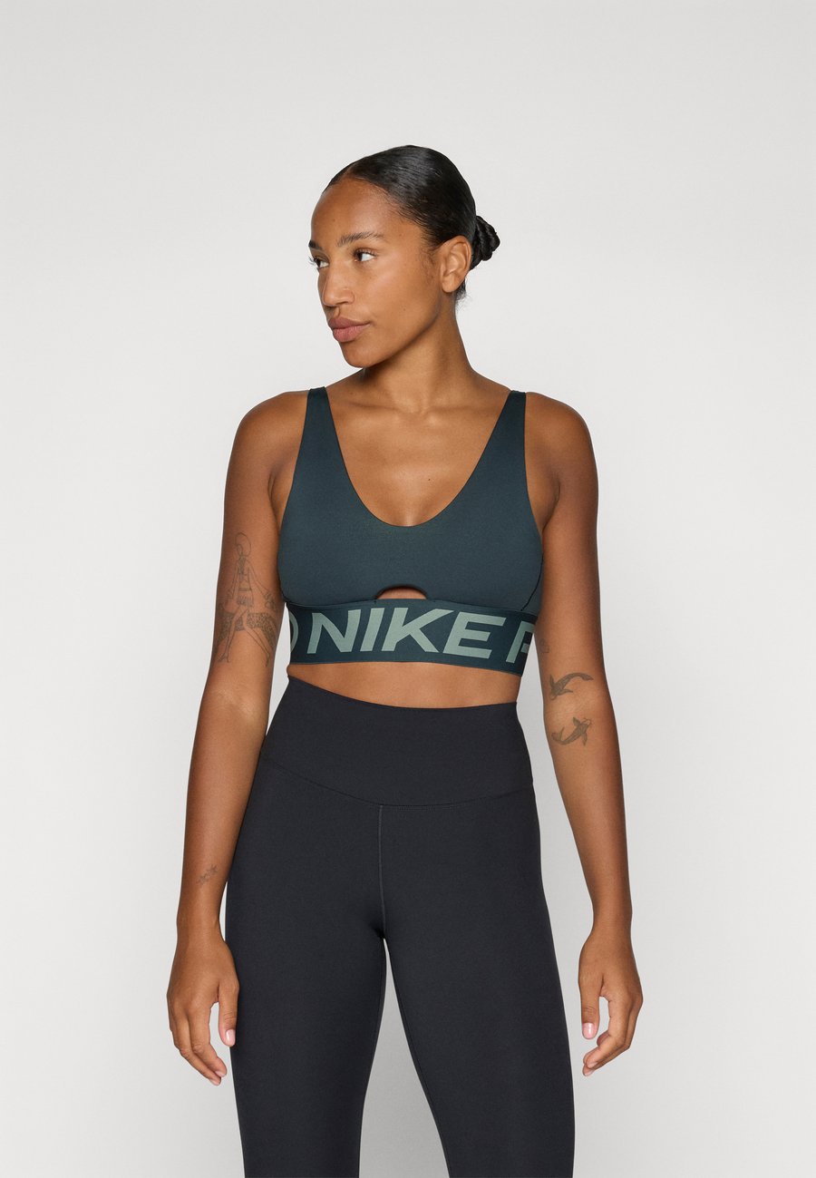 

Бюстгальтер Nike Performance INDY PLUNGE BRA BOLD, Seaweed/Clay Green/White/Dark Green