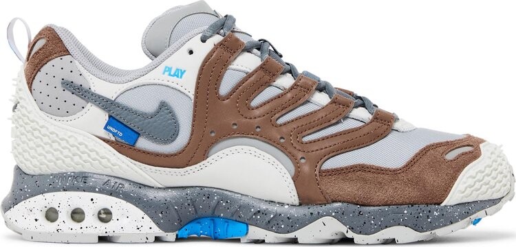 

Кроссовки Undefeated x Air Terra Humara 'Archaeo Brown', коричневый