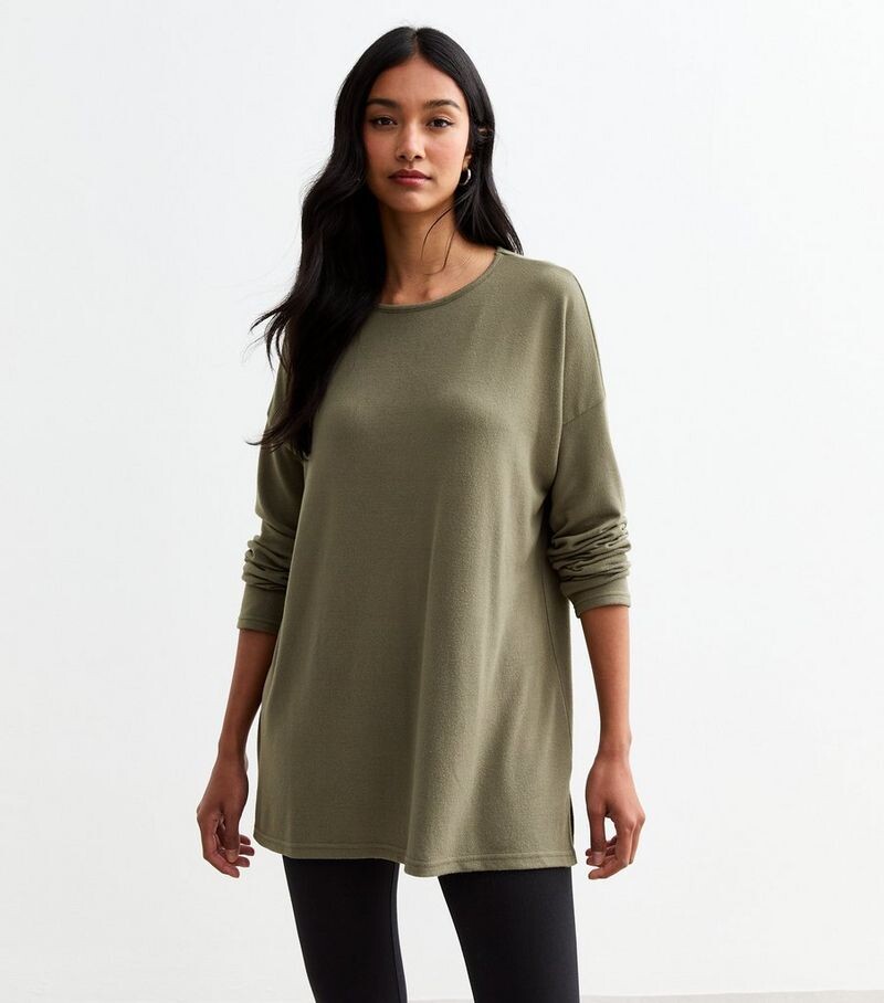 

Оливковый длинный свободный топ Soft Touch New Look, оливковый