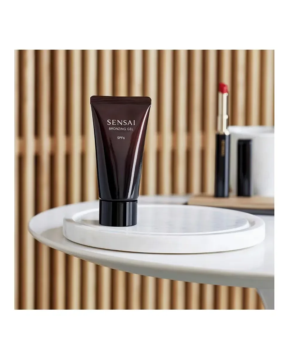 Тональная основа Bronzing Gel Foundation Sensai, 62 Amber Bronze — фото 4
