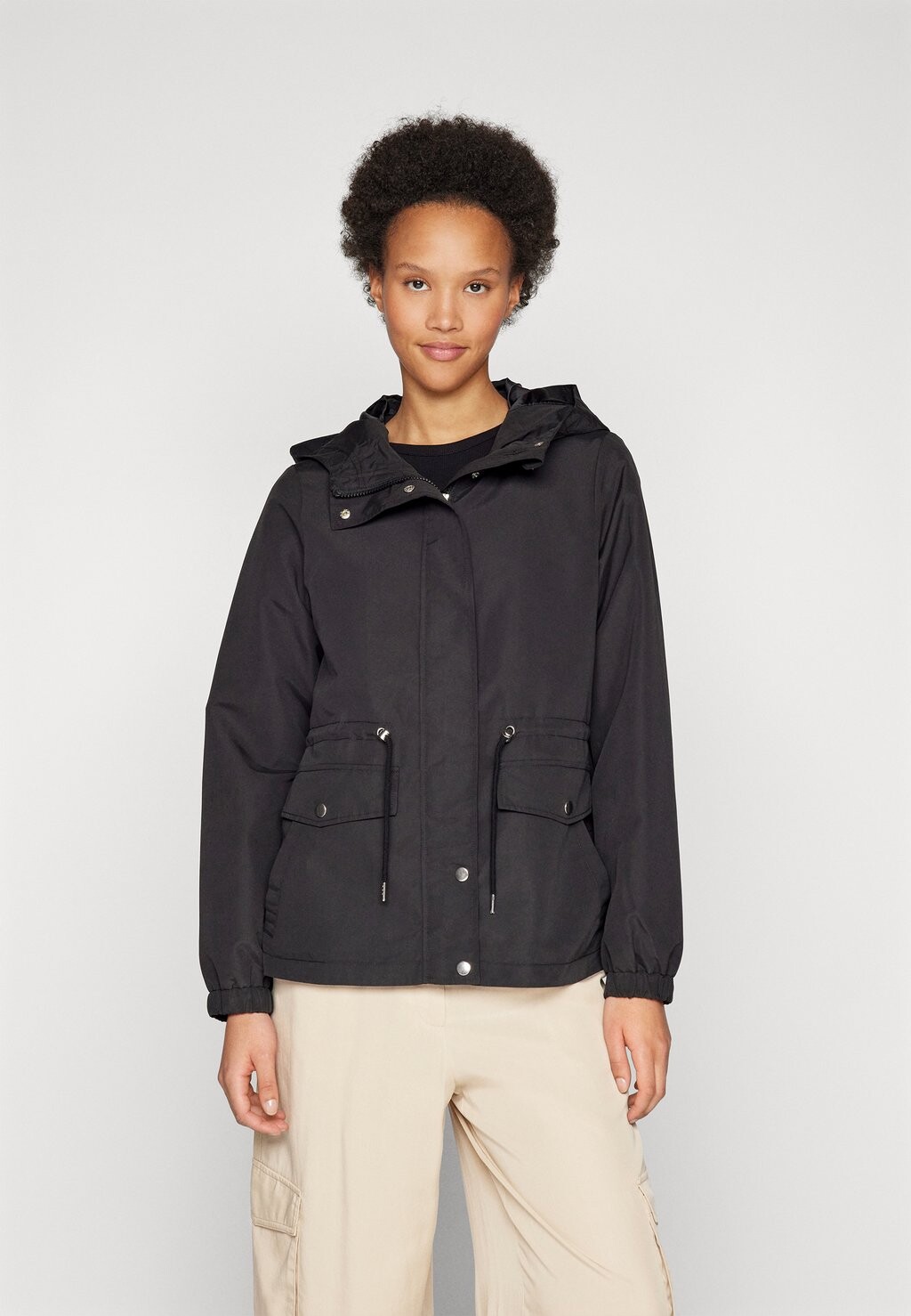 

Легкая куртка VMPAISLEY PARKA JACKET Vero Moda, цвет black