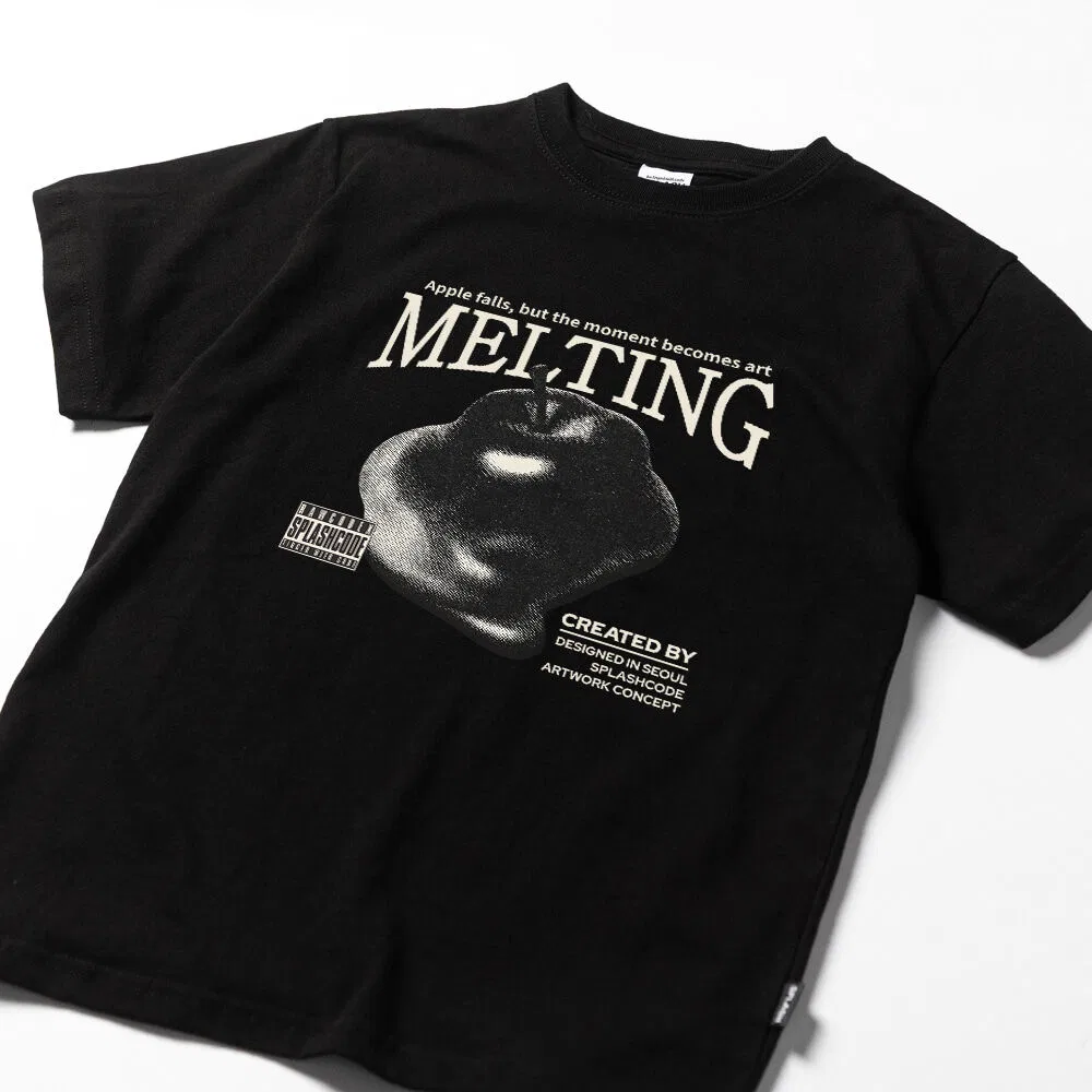 Детская чёрная футболка с принтом Melting Apple от Splash Code — фото 4