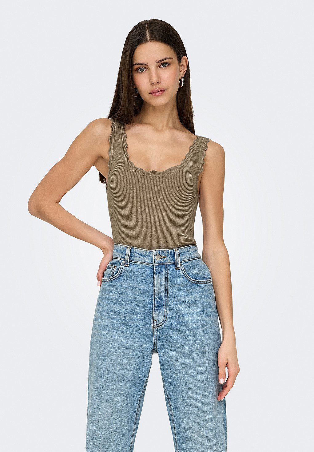 

Топ NANNA SCALLOP EDGE JDY, оливковый