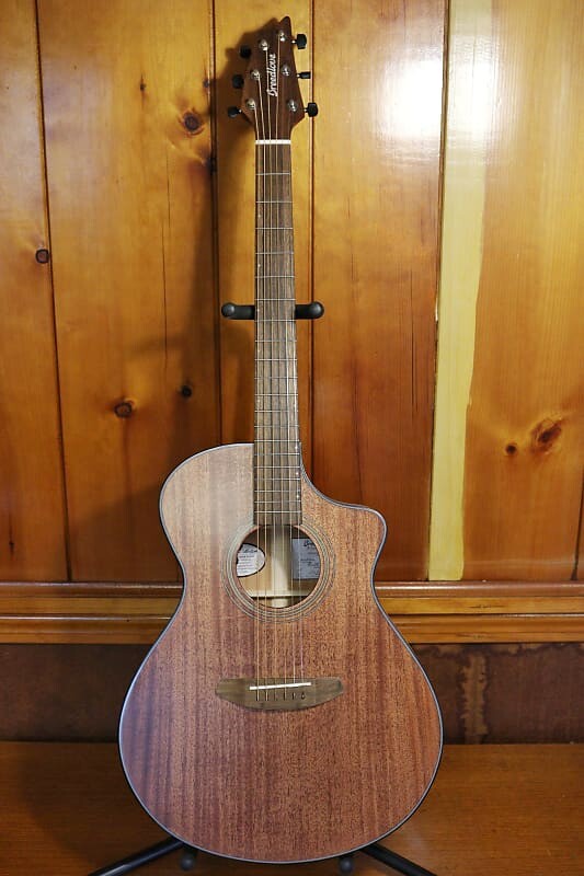 

Акустическая гитара Breedlove Wildwood Concert Satin CE
