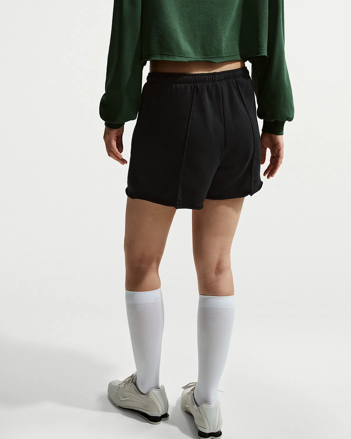 Женские шорты Nike Sportswear Chill Terry из французского махрового трикотажа со средней посадкой, Black/Black/Sail — фото 3