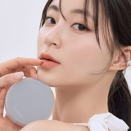 Rom&nd Nu Zero Cushion Полуматовый финиш с длительным покрытием и высокой степенью покрытия 01 Фарфор 17 - Korean Cushion Foundation — фото 3
