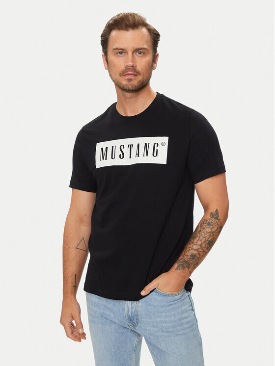 

Футболка стандартного кроя Mustang, черный