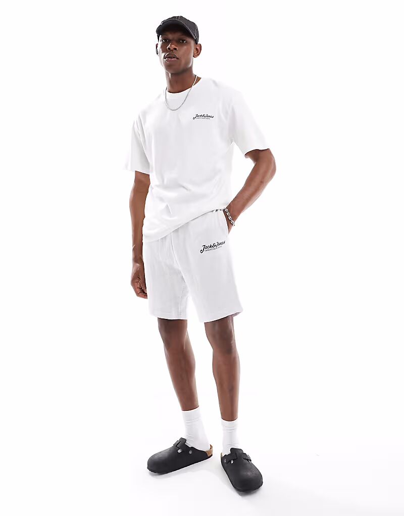 

Футболка с логотипом Jack & Jones и комплект шорт для отдыха в бело-серых тонах