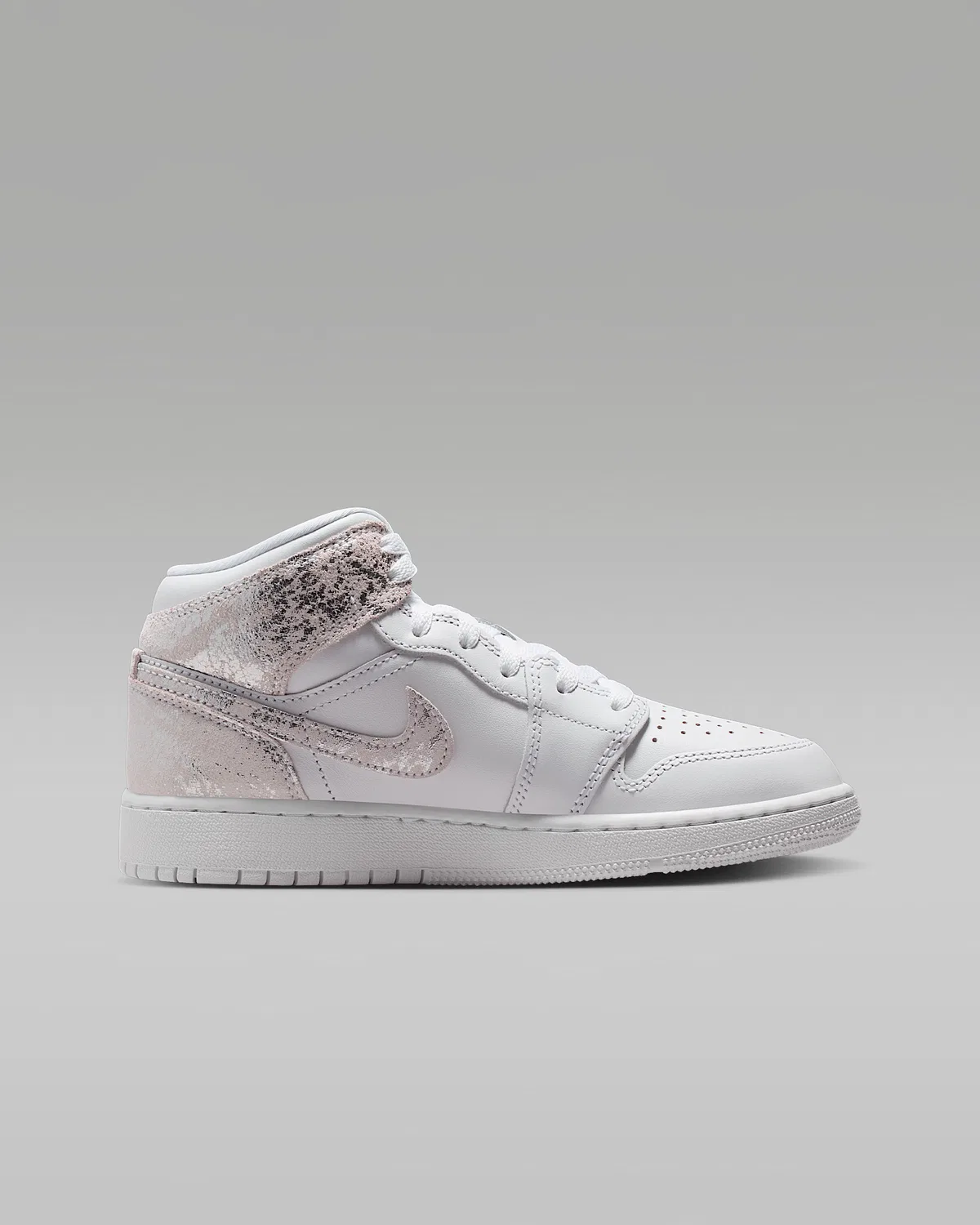 Кроссовки Air Jordan 1 Mid SE для старших детей, White/White/White/Field Silver — фото 3