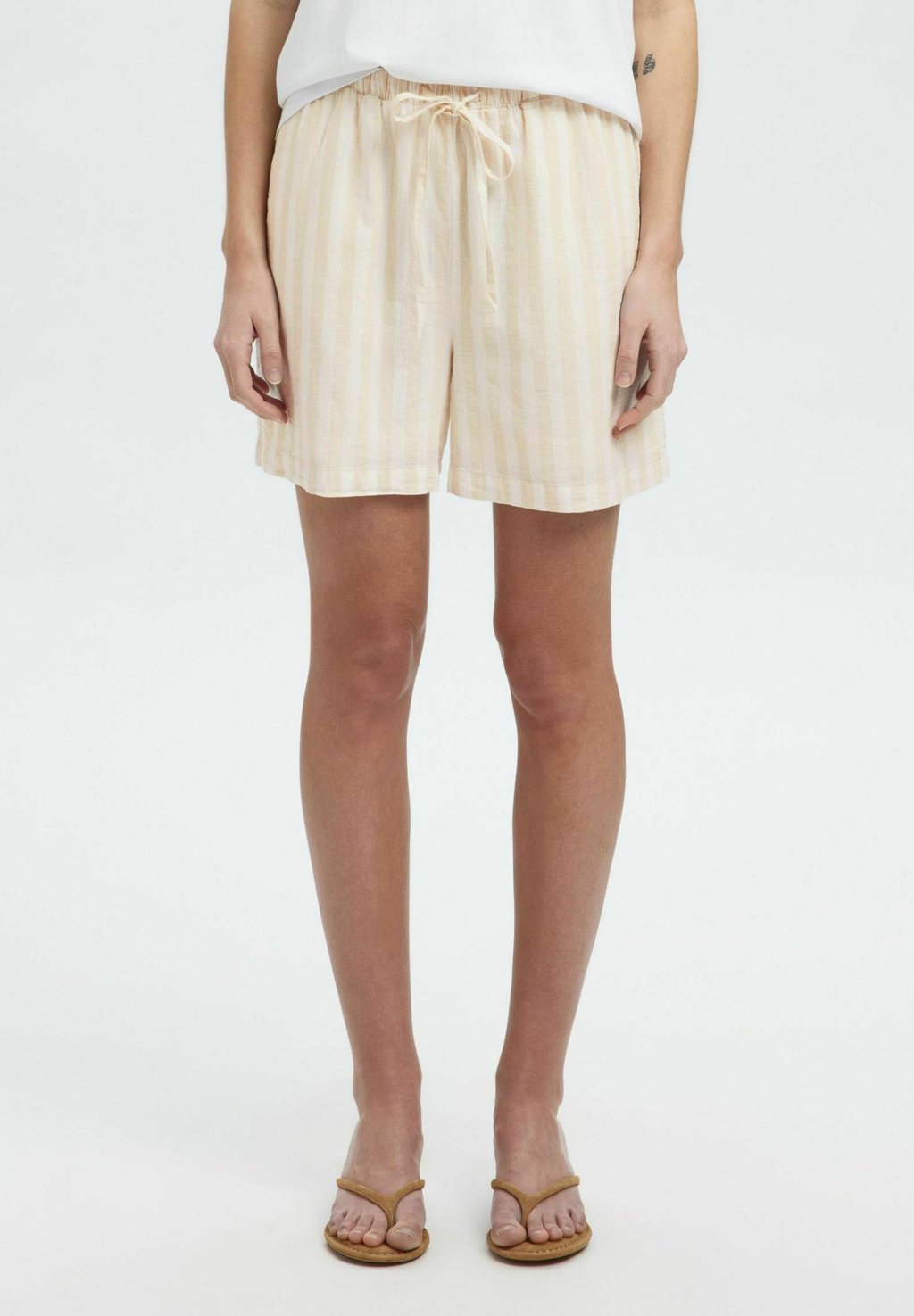 

Шорты MID WAIST Selected Femme, кремовый