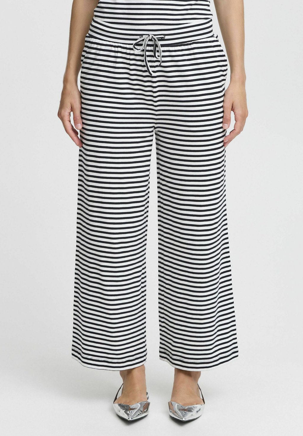 

Брюки BYPANDINNA b.young by Zalando, черный