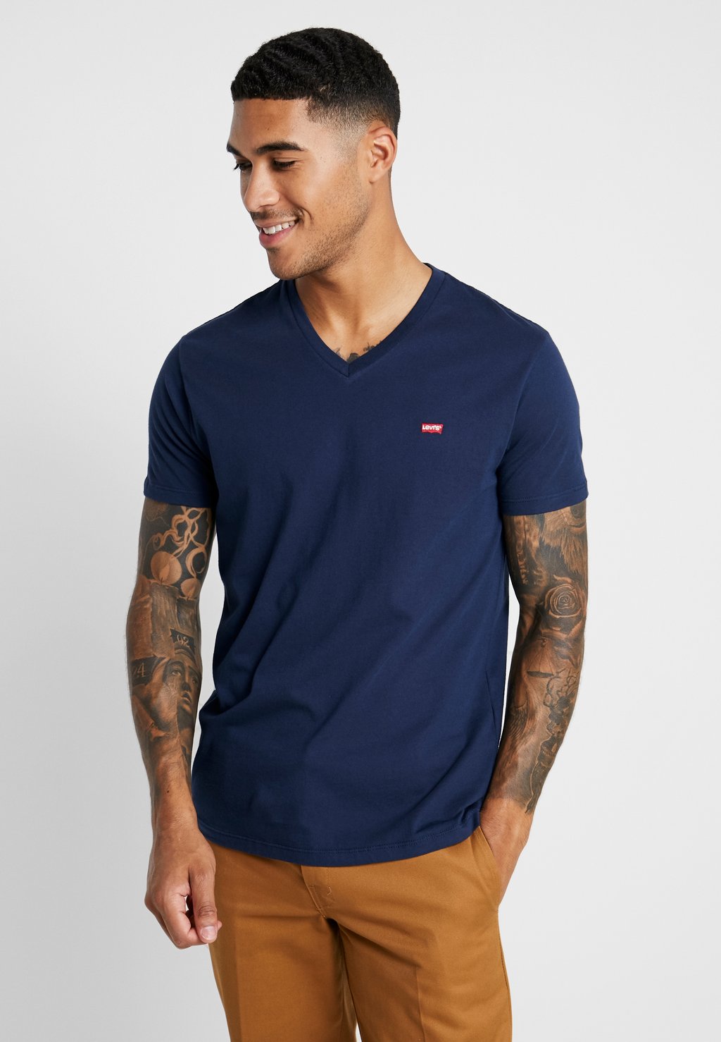 

Базовая футболка Original V-Neck Levi's, цвет dress blues