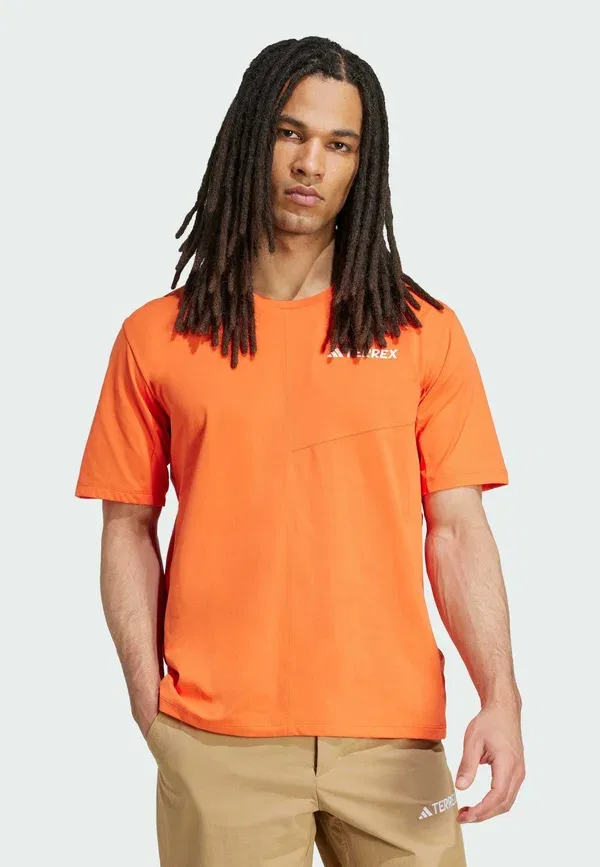 Футболка спортивная Adidas Sportswear, полуоранжевый