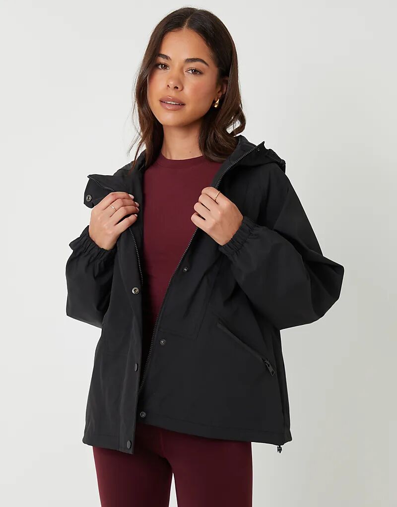 

Водонепроницаемая куртка с капюшоном и воротником-стойкой, черного цвета