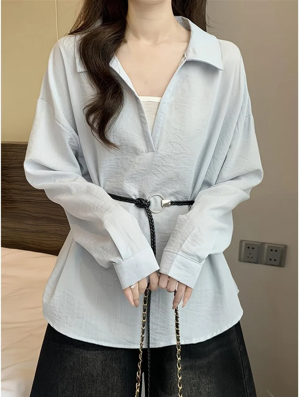 Блуза, длинный рукав, V-образный вырез, oversized, универсальная, светлый — фото 4