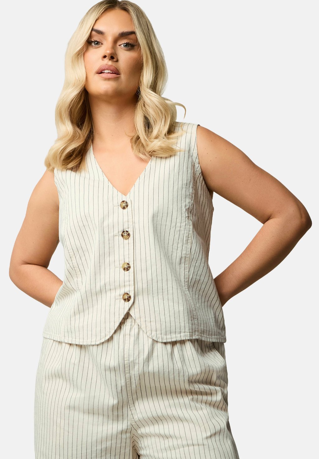 

Жилет PINSTRIPE Yours Clothing, кремовый