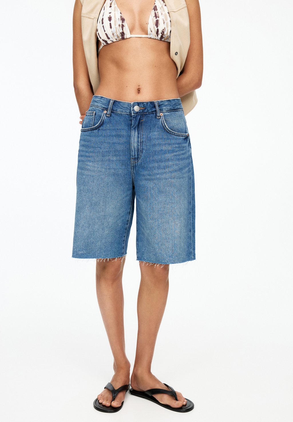 

Джинсовые шорты FRAYED HEM PULL&BEAR, темно-синий