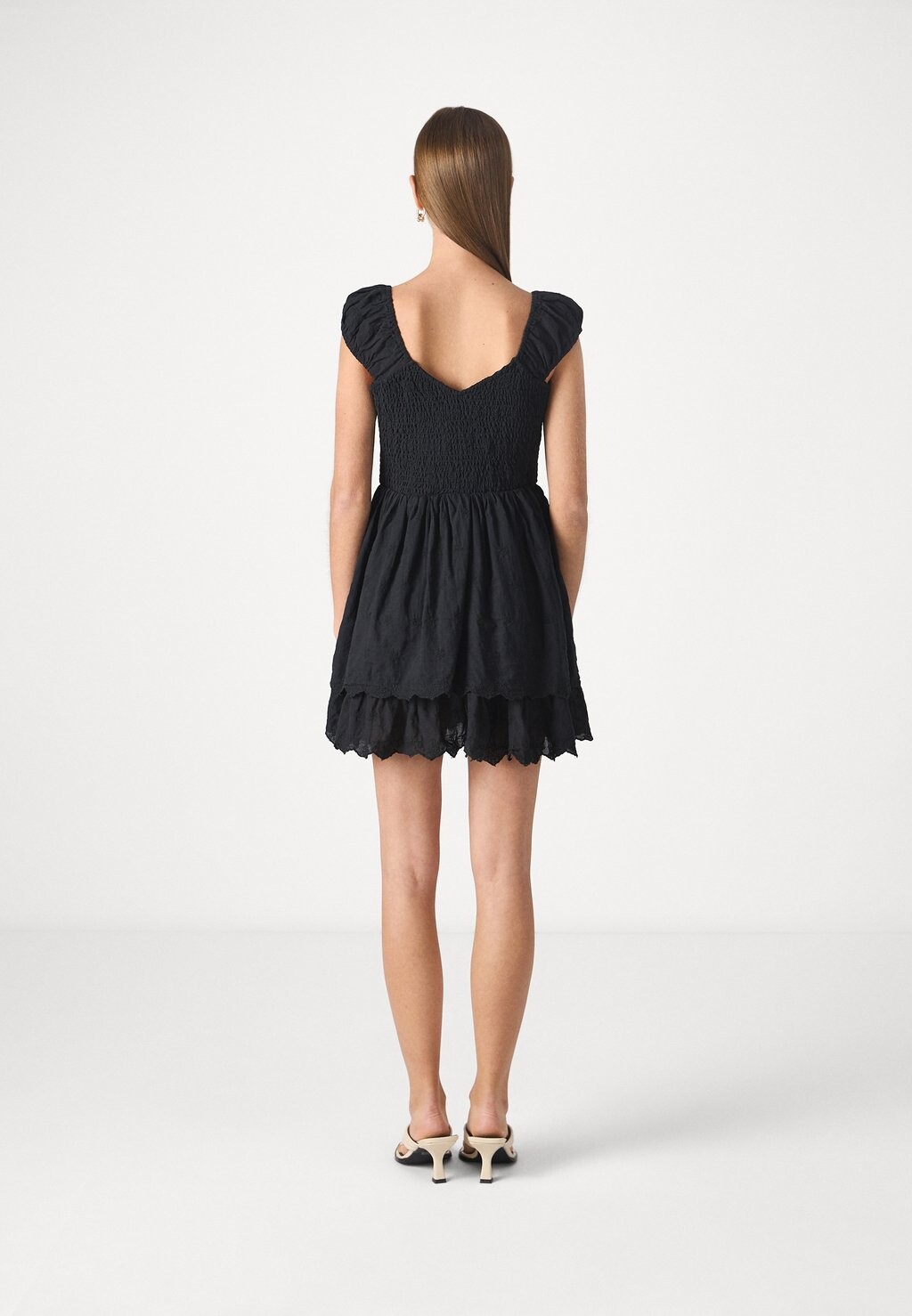 

Повседневное платье SMOCKED RUFFLE American Eagle, красный