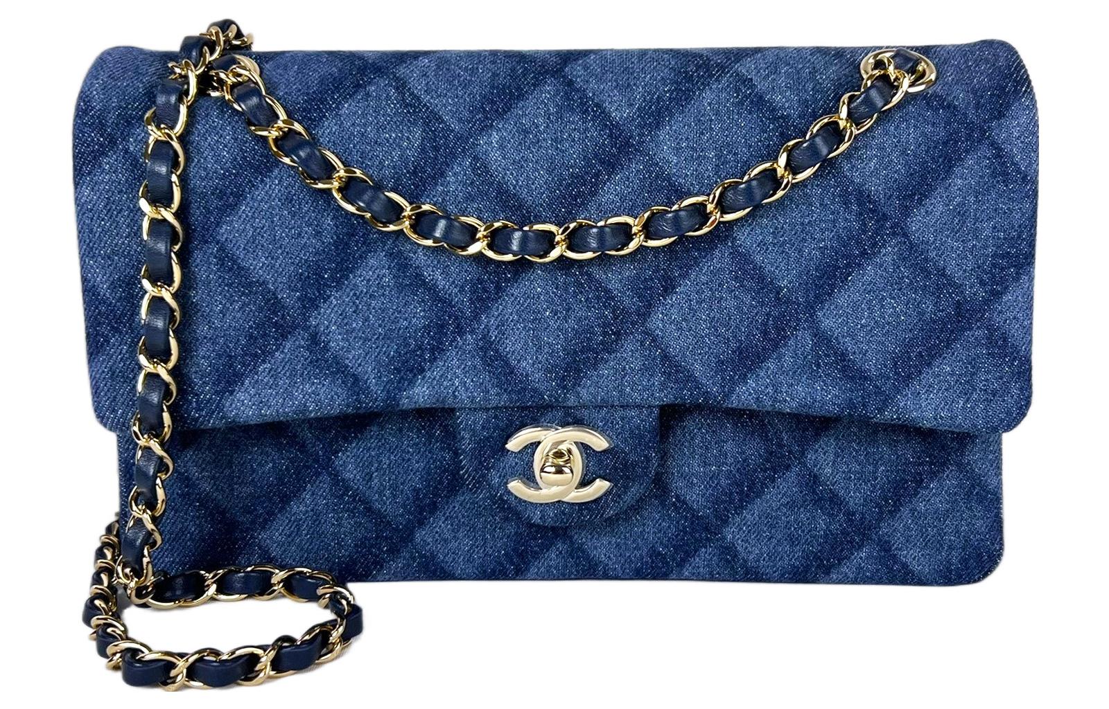 

CHANEL Классический клатч из денима с логотипом CF