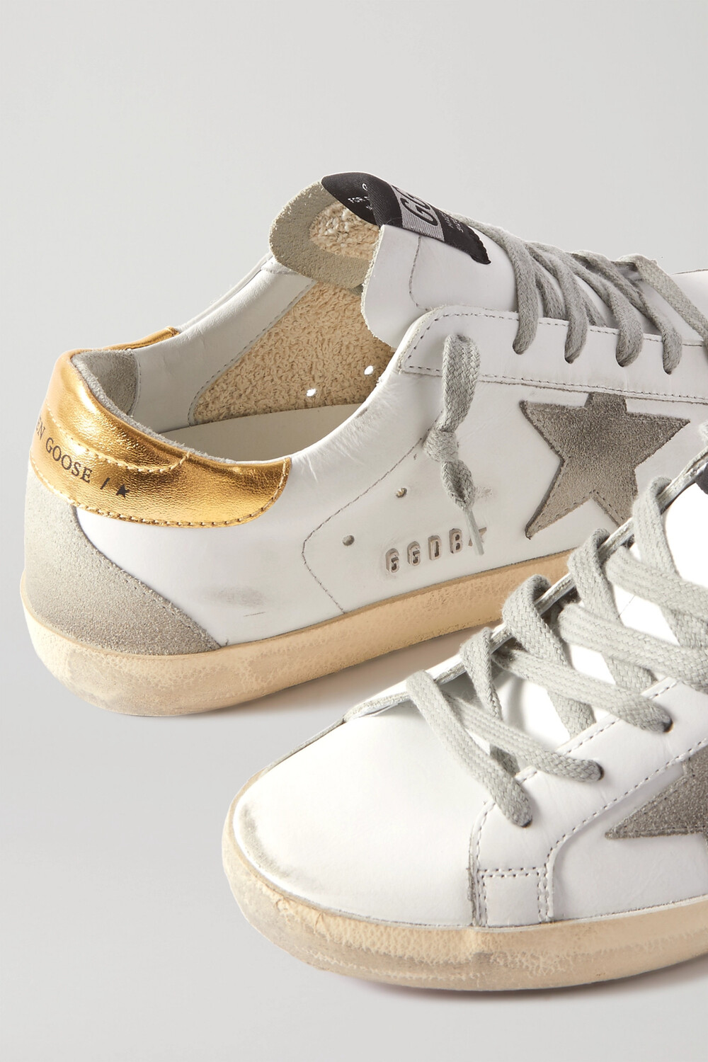 Кроссовки Golden Goose Superstar Distressed Leather and Suede, белый/золотой/серый — фото 3