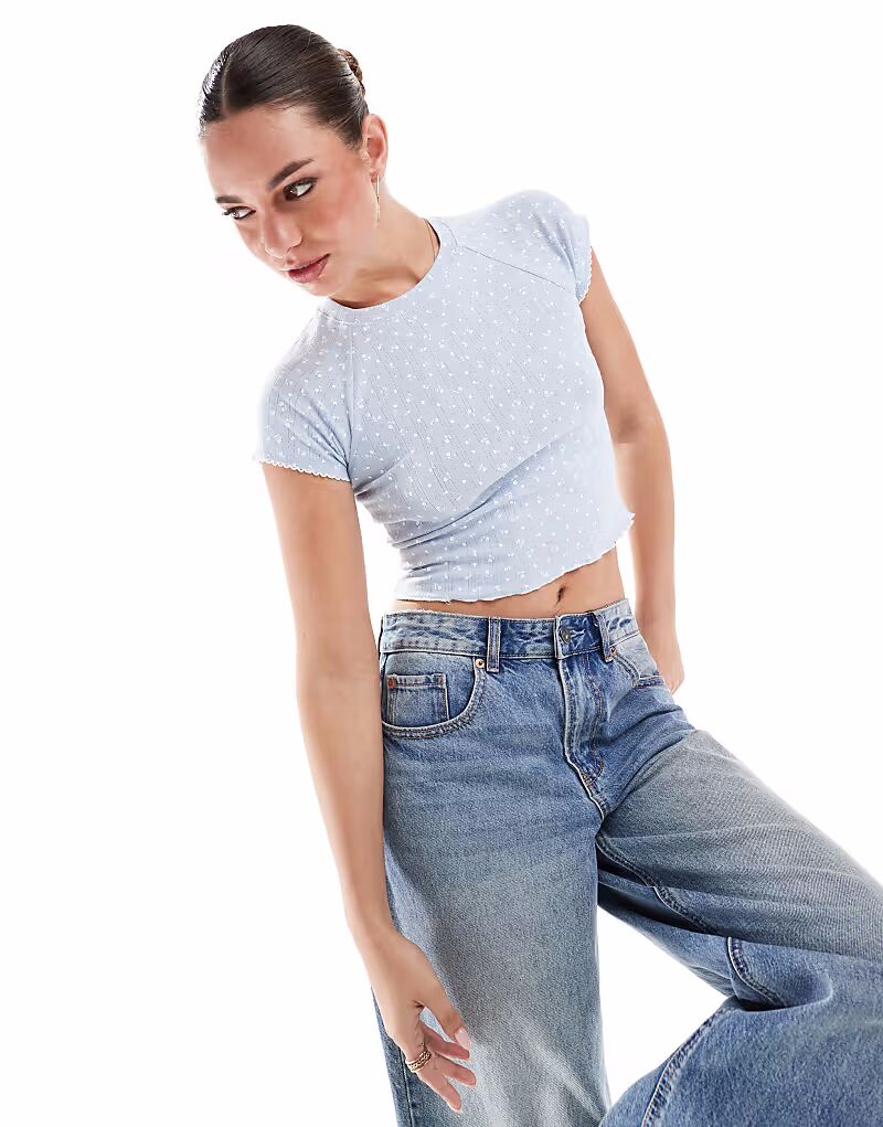 

Футболка серого цвета с ажурным принтом и мелким рисунком Cotton On