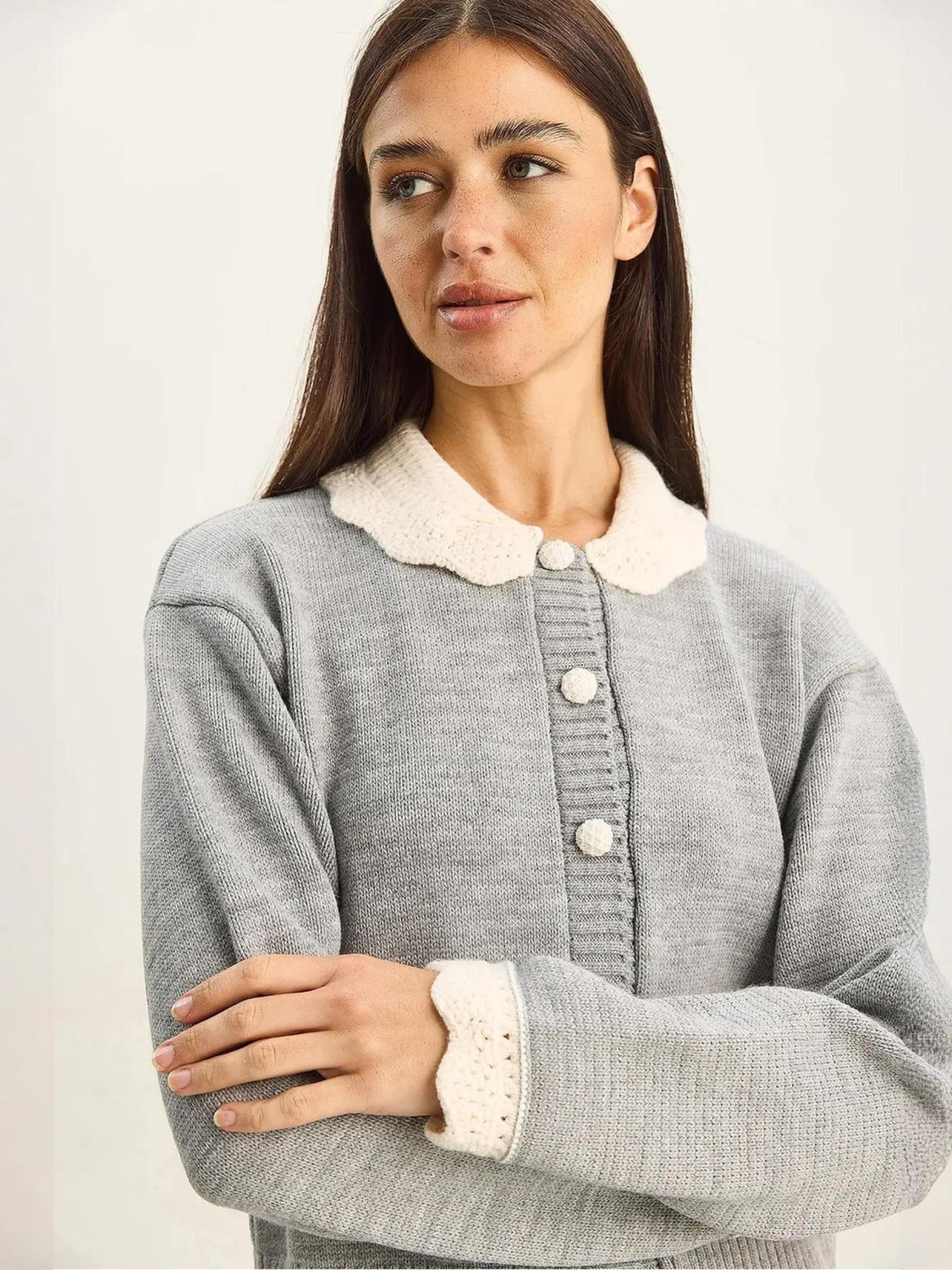 

Bianco Lucci Вязаный кардиган светло-серого цвета