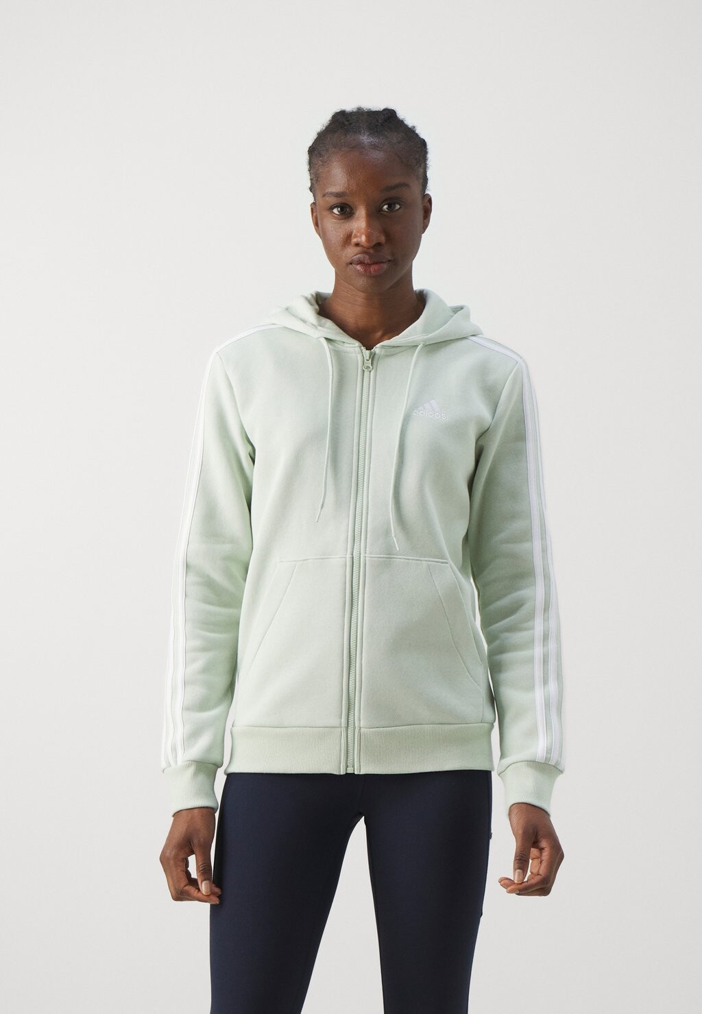 

Толстовка ESSENTIALS 3 STRIPES FULL ZIP HOODIE adidas, зеленый