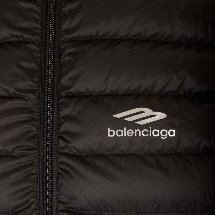 Стеганая куртка женская черная Balenciaga — фото 4