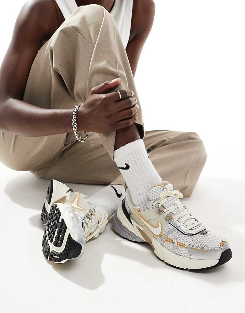 

Nike – V2K – Серебряные кроссовки, Серый, Nike – V2K – Серебряные кроссовки