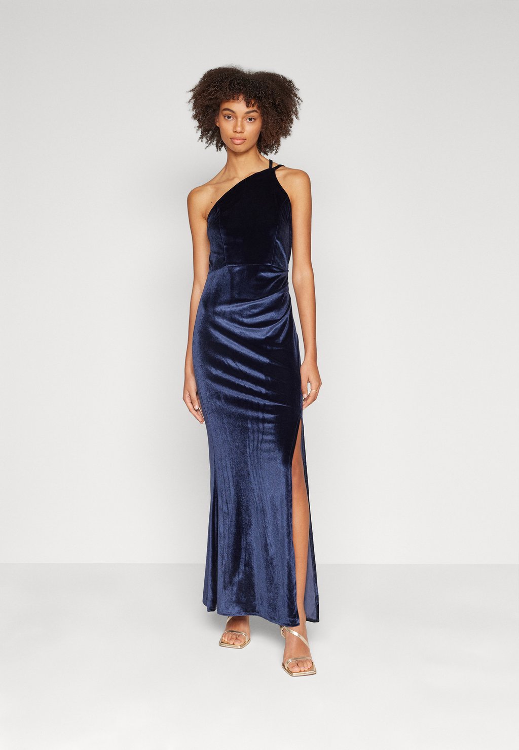 

Вечернее платье Chantal Valvet One Shoulder Maxi WAL G., цвет navy blue