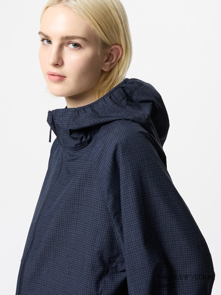 

Парка с карманом и защитой от ультрафиолета Uniqlo, цвет 69 синий