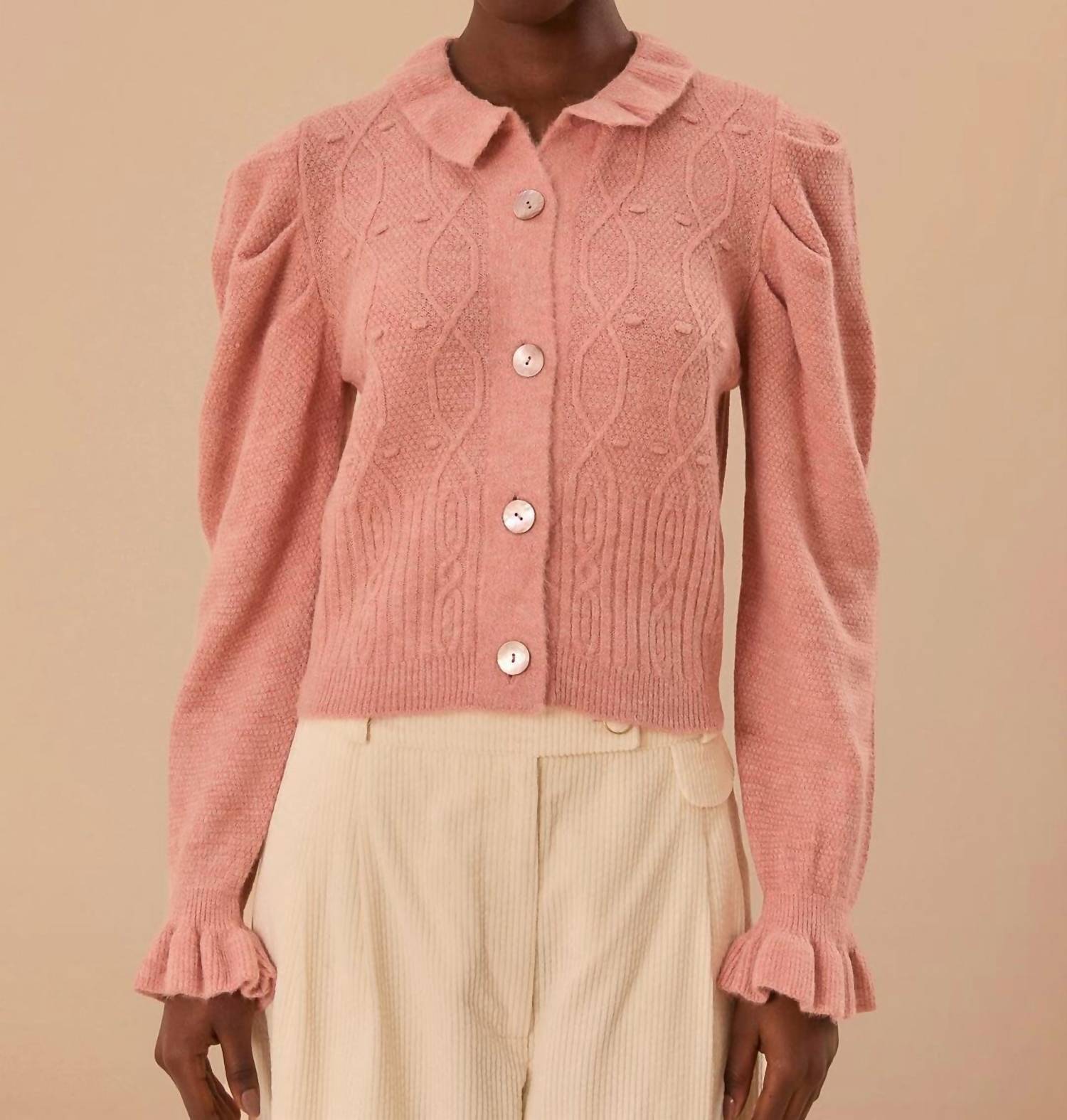 

Женский вязаный кардиган с рюшами в светло-розовом цвете FARM Rio