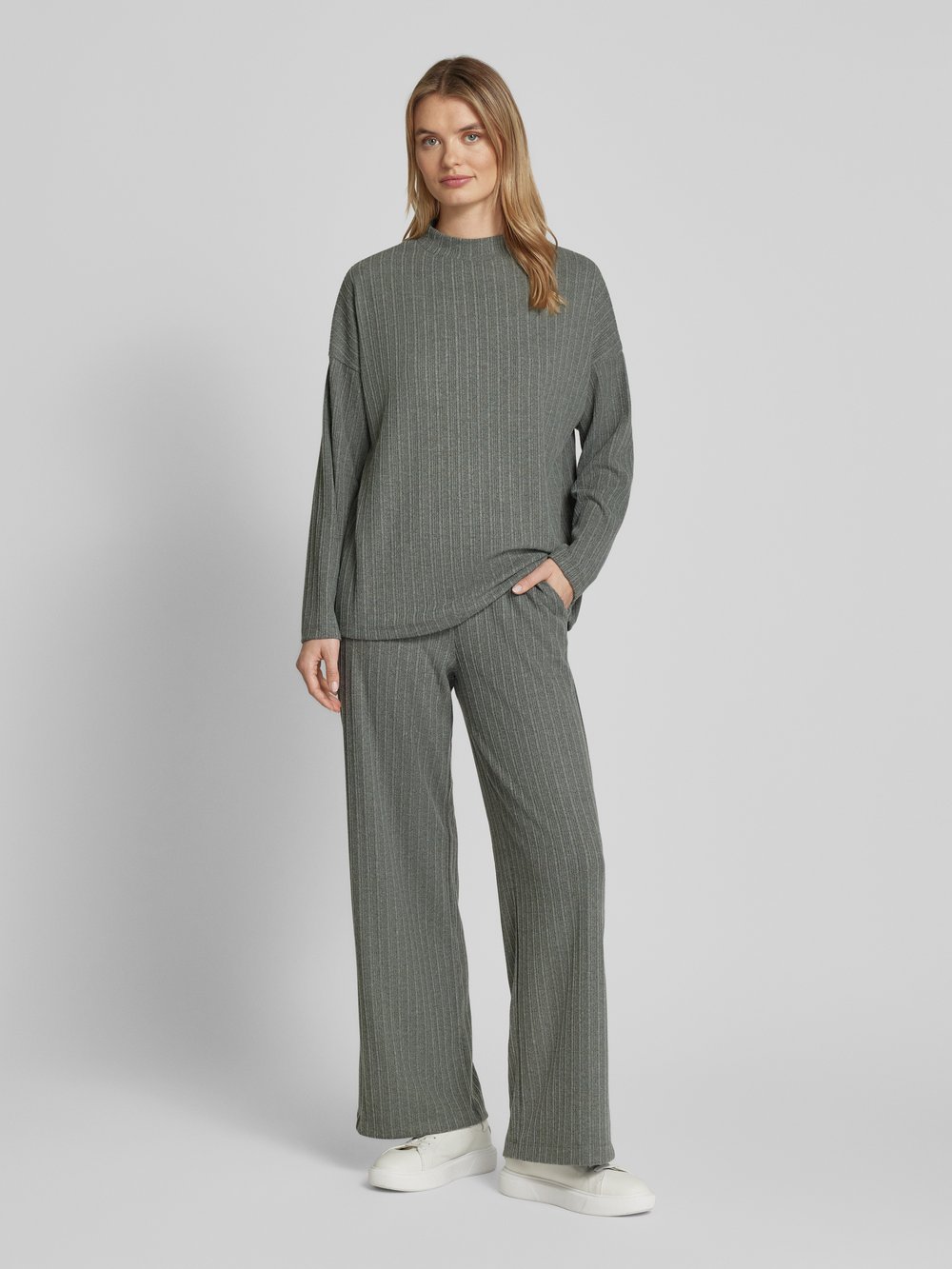 

Спортивные брюки с эластичным поясом и содержанием вискозы, модель «ISEL» Soyaconcept