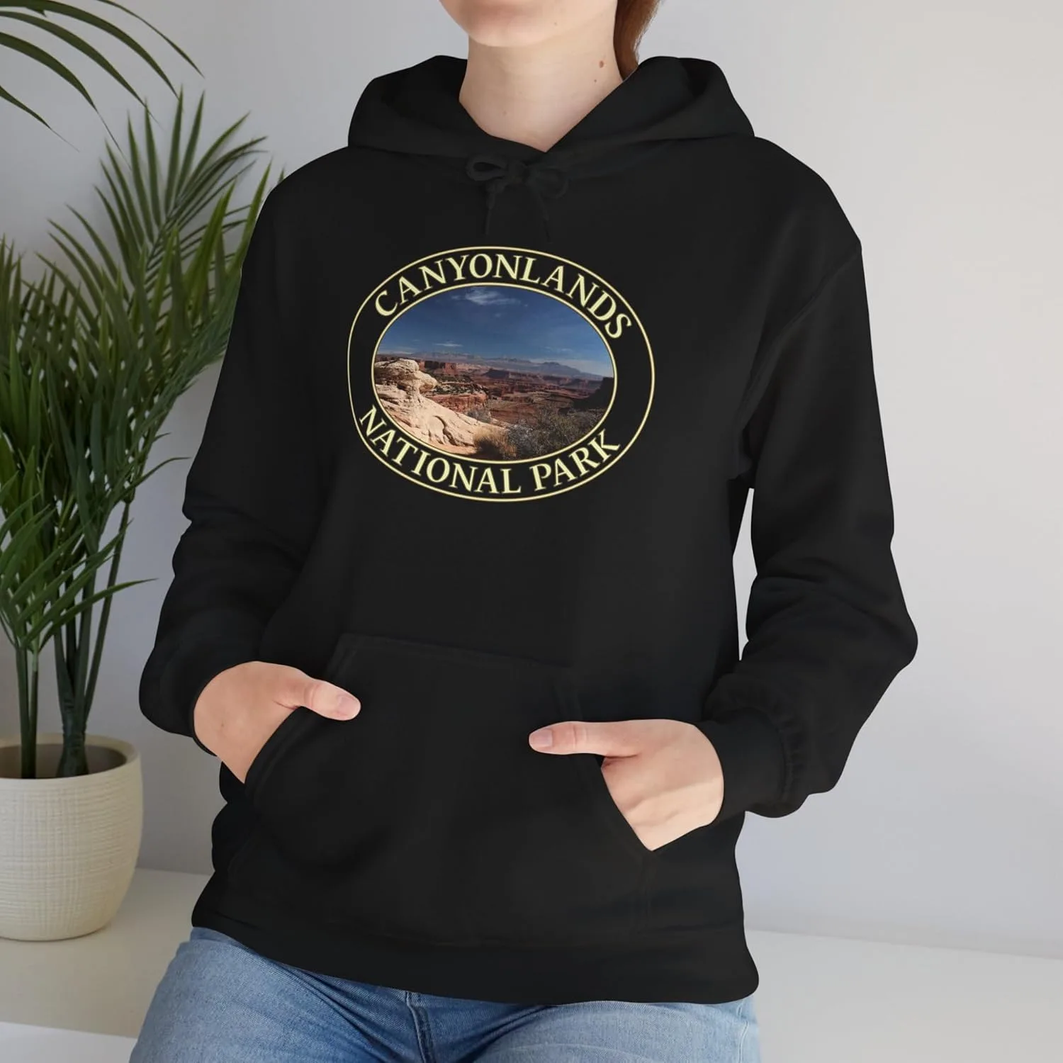 Толстовка Island in the Sky - Толстовка с символикой национального парка Каньонлендс, штат Юта - Пуловер GentleSeas Scenic - Подарок для любителей приключений на Юго-Западе GENERIC, черный — фото 3