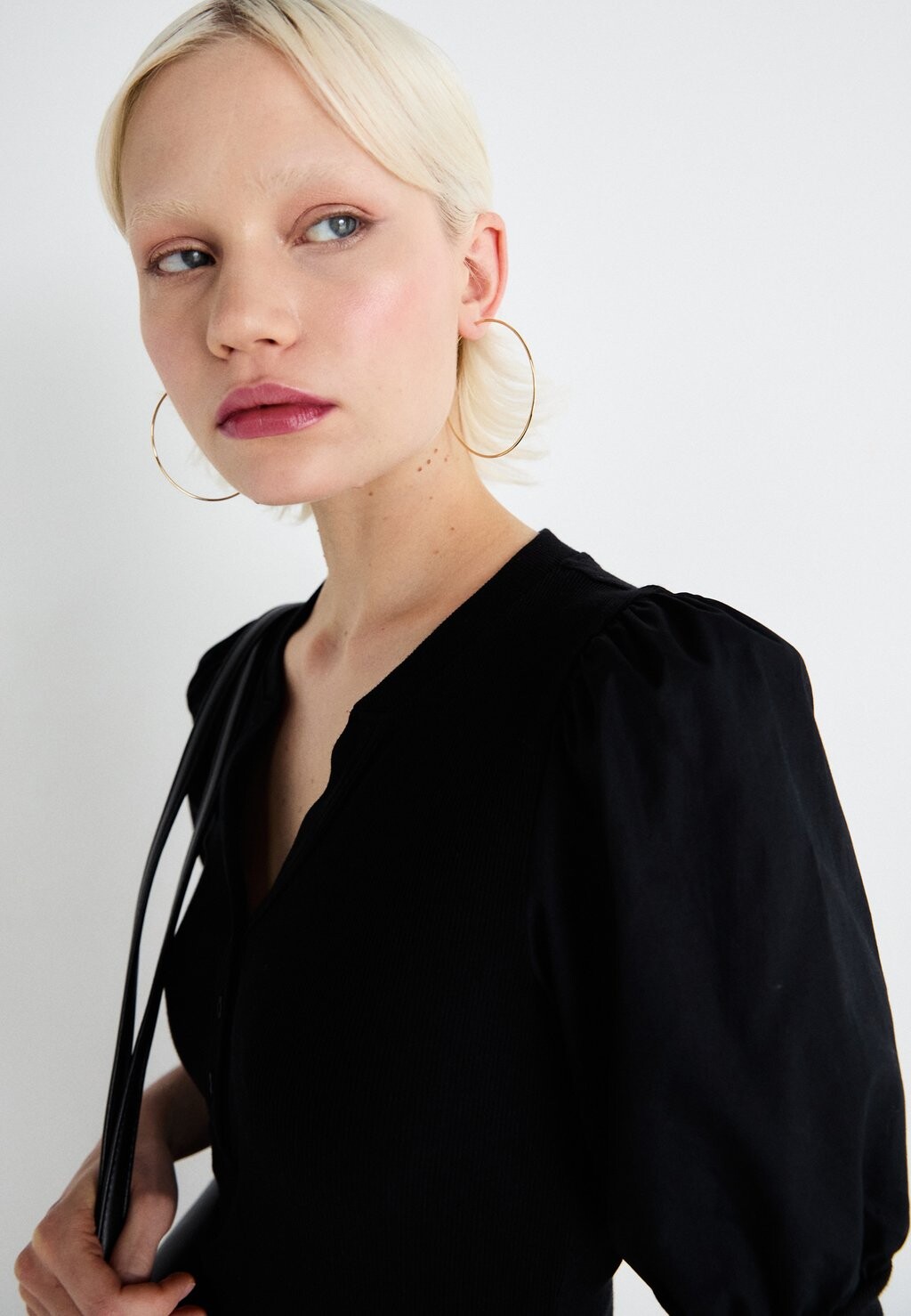 

Базовая футболка HENLEY PUFF GAP, черный