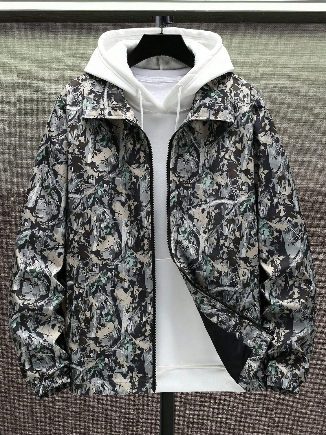 

Куртка мужская на молнии Manfinity Homme с камуфляжным принтом, белый / черный