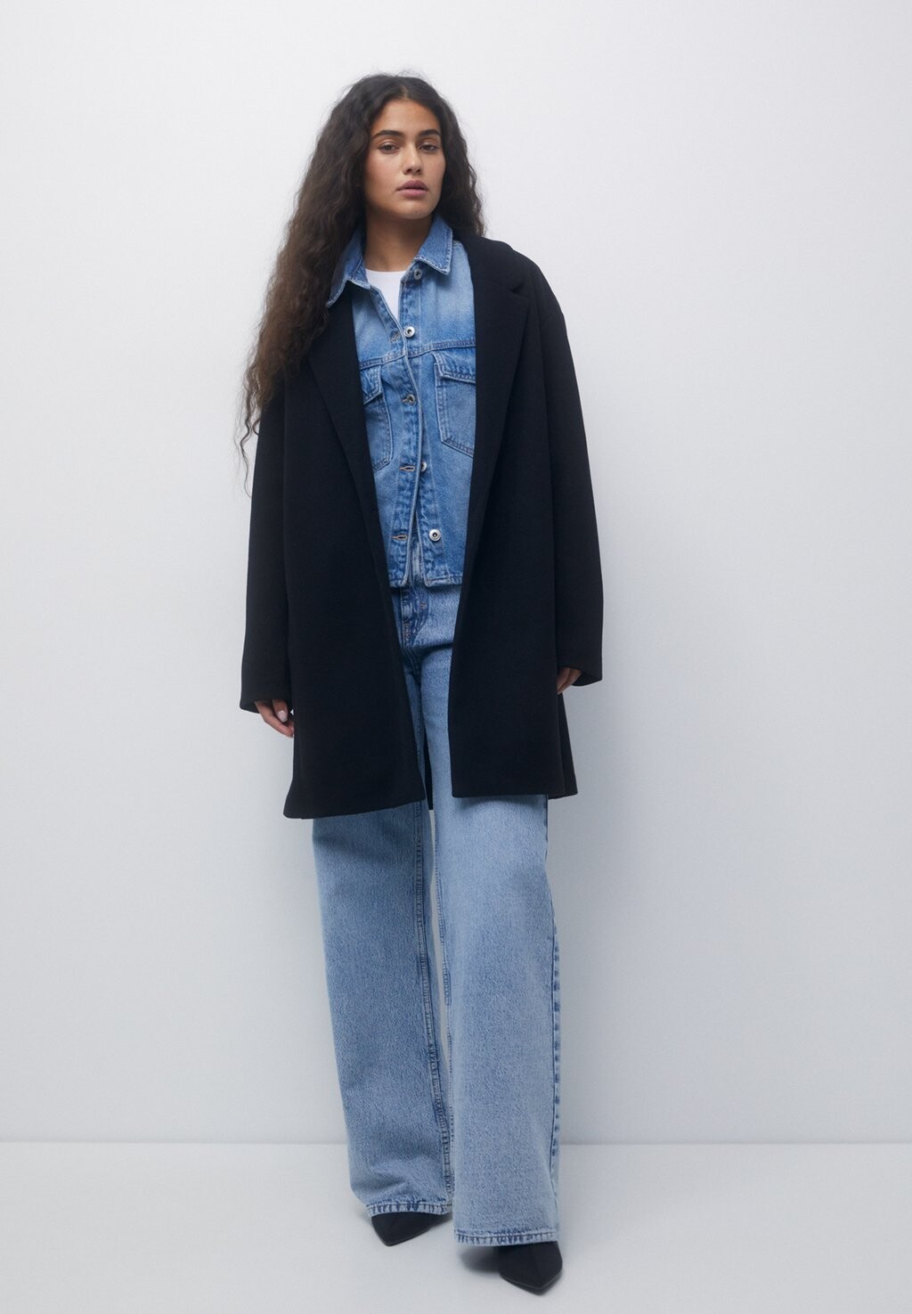 

Полупальто FELT TEXTURE With BUTTON PULL&BEAR, черный