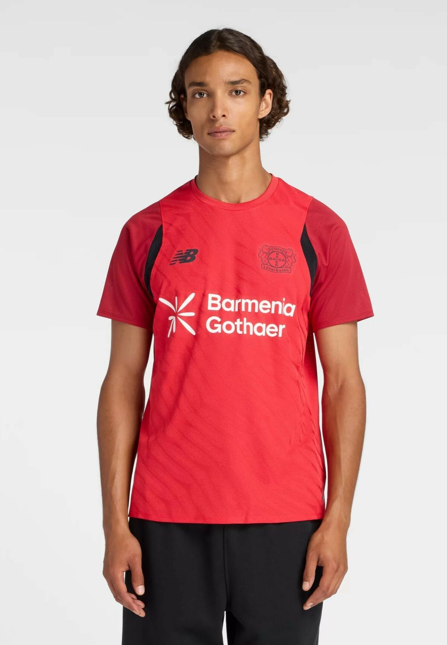 

Футболка New Balance BAYER 04 FOOTBALL, Scarlet/Red, Красный, Футболка New Balance BAYER 04 FOOTBALL, Scarlet/Red