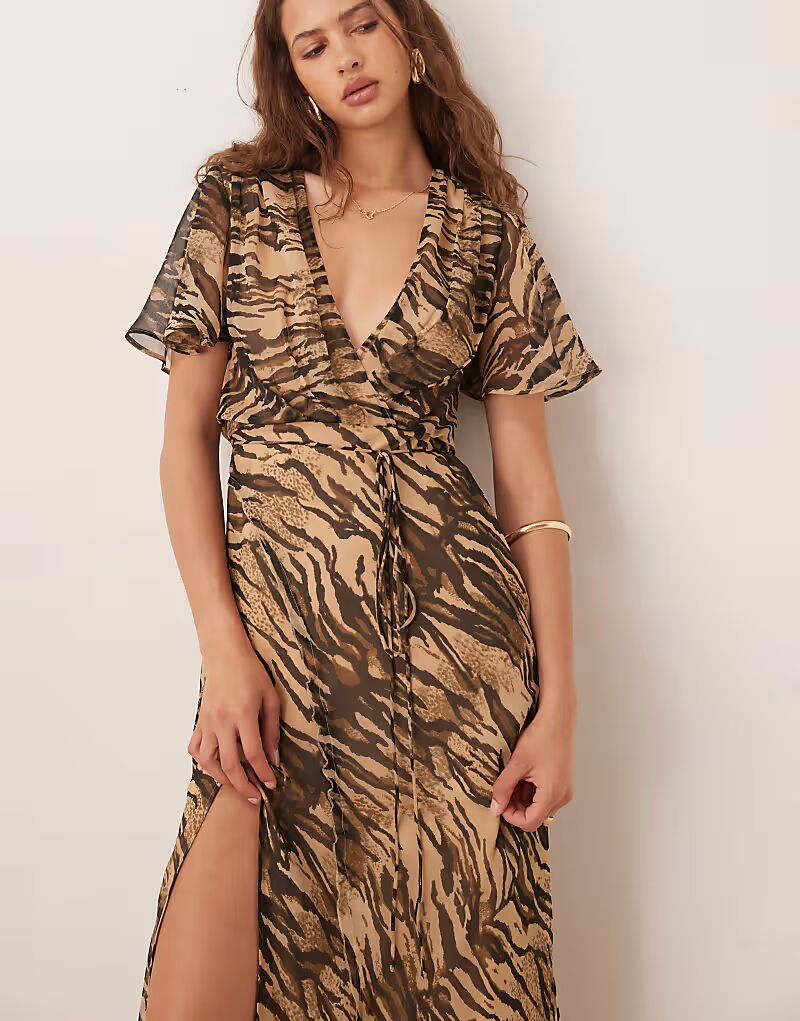 

Платье миди ASOS DESIGN с рукавами-ангелочками, запахом спереди, декоративными швами и анималистичным принтом