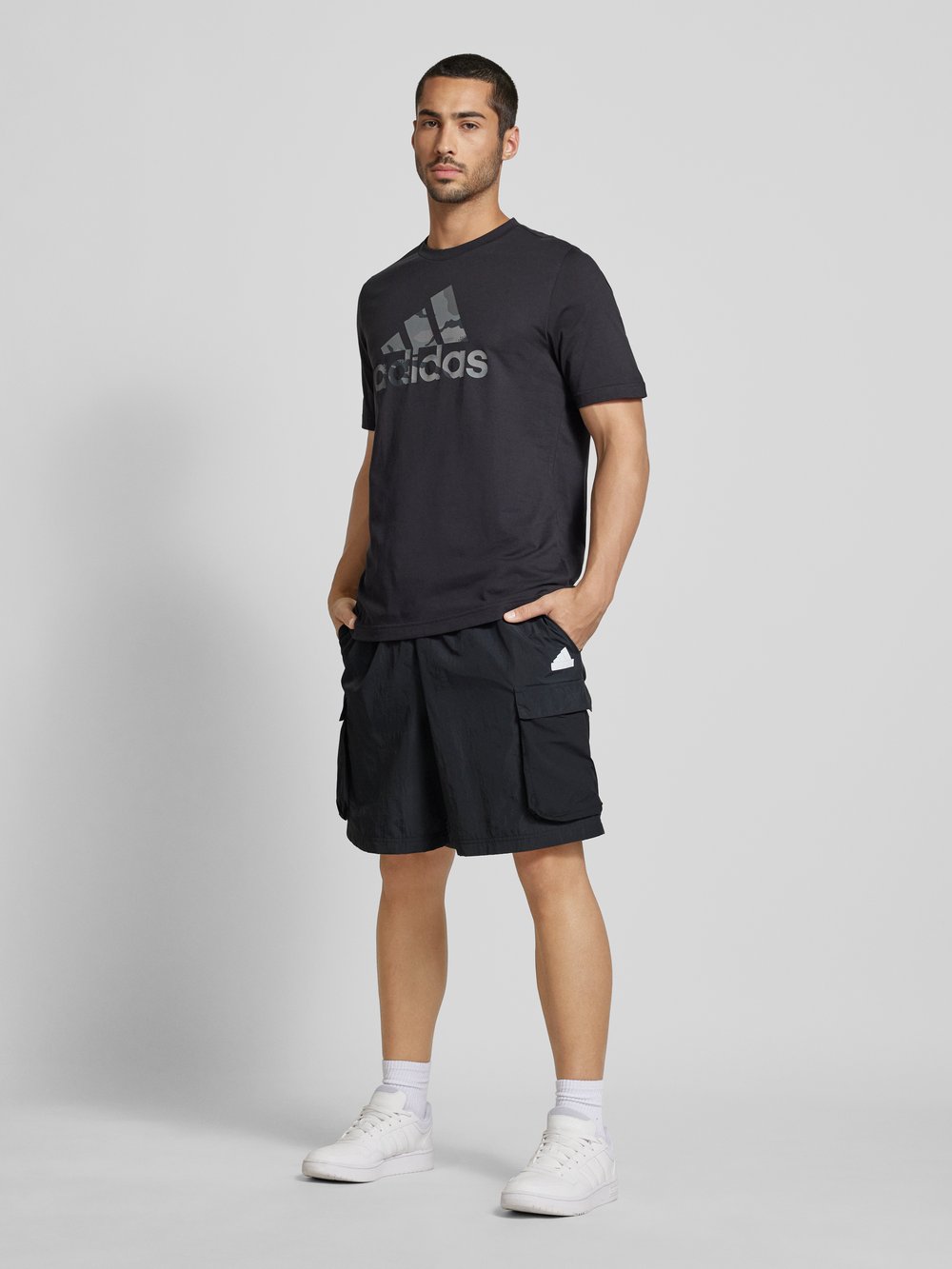 

Спортивные шорты классического кроя с карманами-карго ADIDAS SPORTSWEAR, черный
