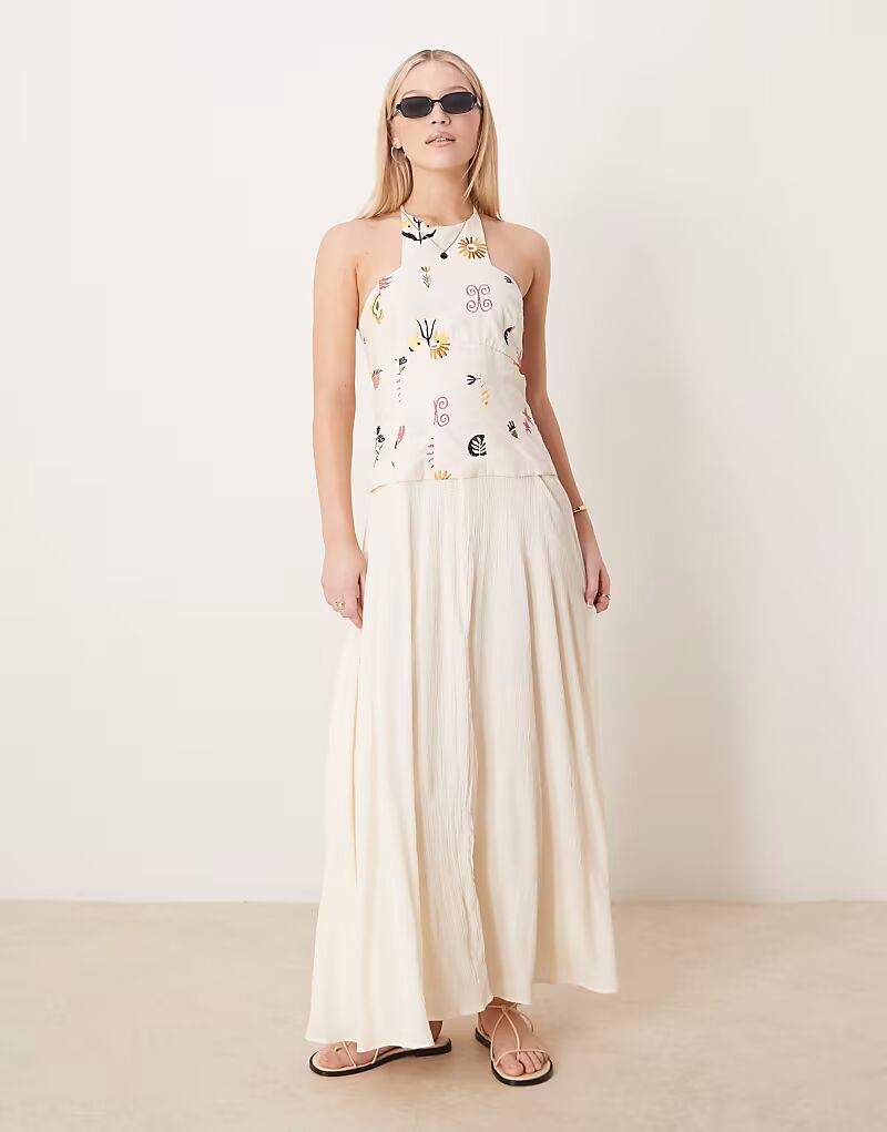 

Платье-макси ASOS DESIGN из твила с вышивкой в ​​стиле фолк в каменном цвете